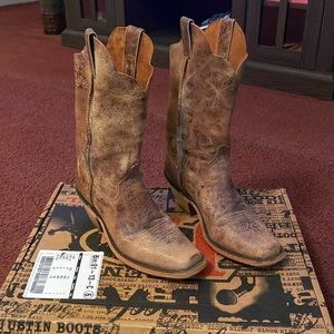 Justin boots size 9